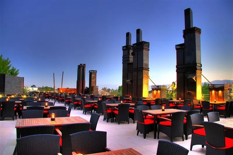 رستوران باغ راز