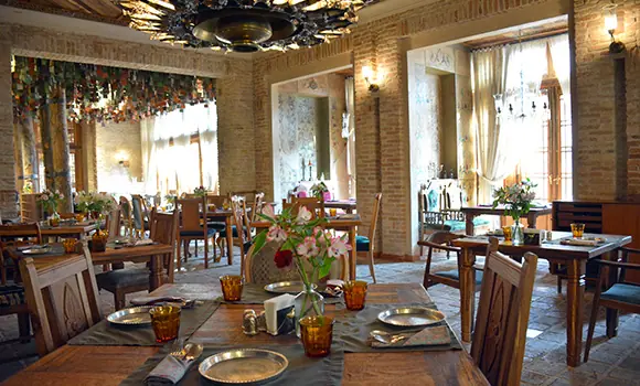 رستوران حس توران شعبه 138